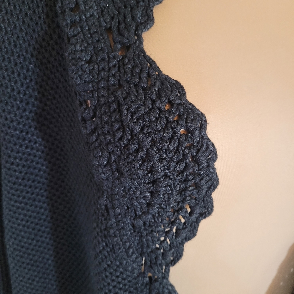 Crocheted coat - Picture 2 of 7